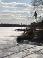 Der zugefrorene Hafen zur Fischerei am Wolziger See 